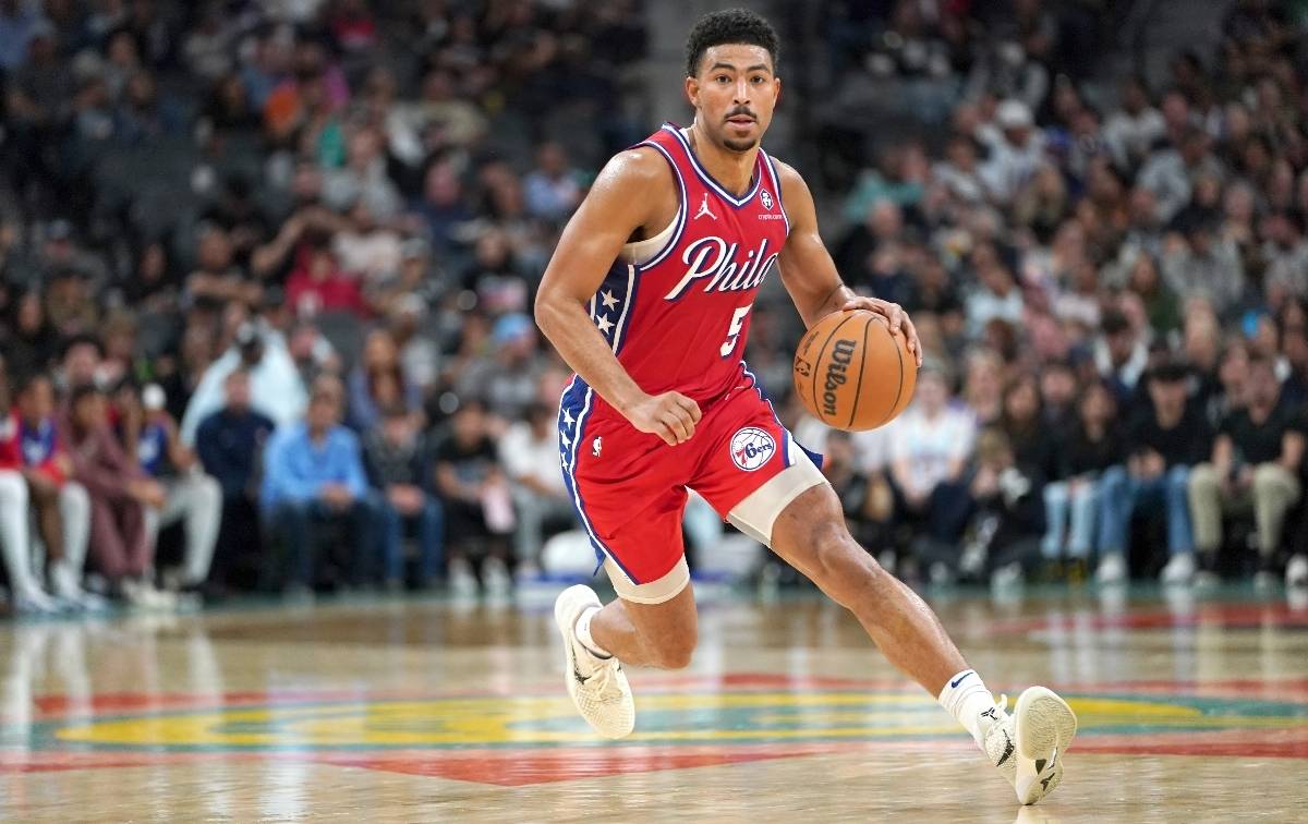 包含CBA常规赛赛程吃紧，费城76人今晨官宣签约，震撼外界，轮换策略成焦点的词条